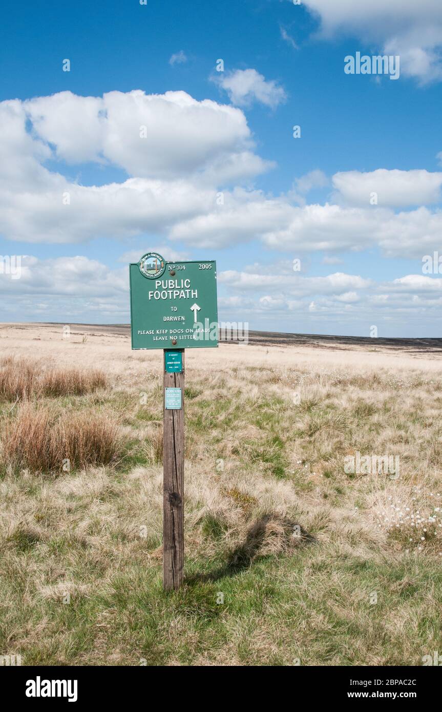 Alrededor del Reino Unido - marcador de ruta, una imagen de los páramos entre Darwen y Chorley en Lancashire, Reino Unido Foto de stock