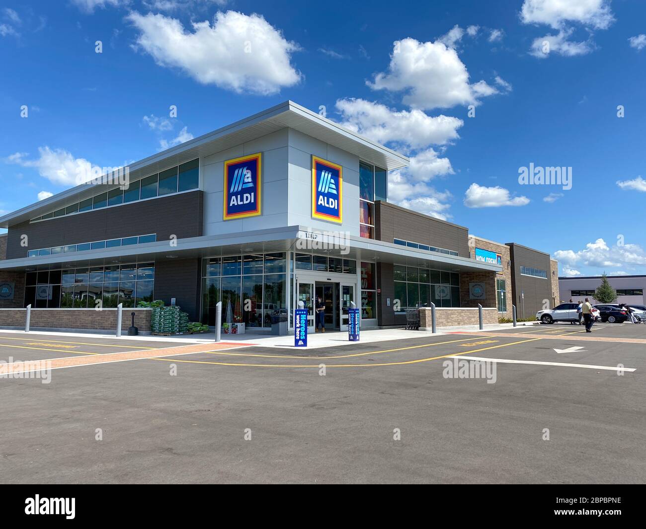 Orlando, FL/USA5/17/20 El exterior de un nuevo Aldi en Lake Nona