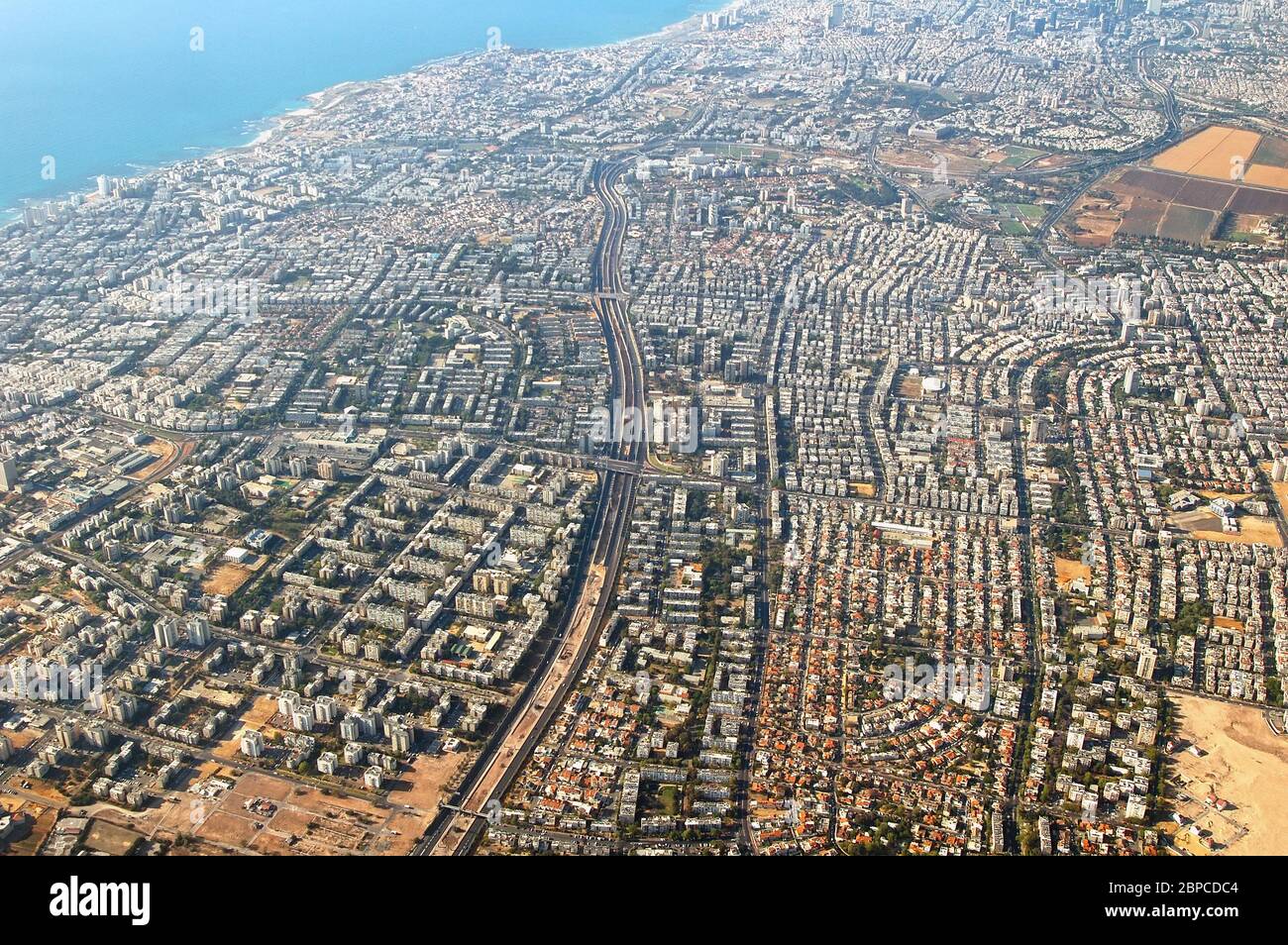 La línea costera urbana de Israel Foto de stock