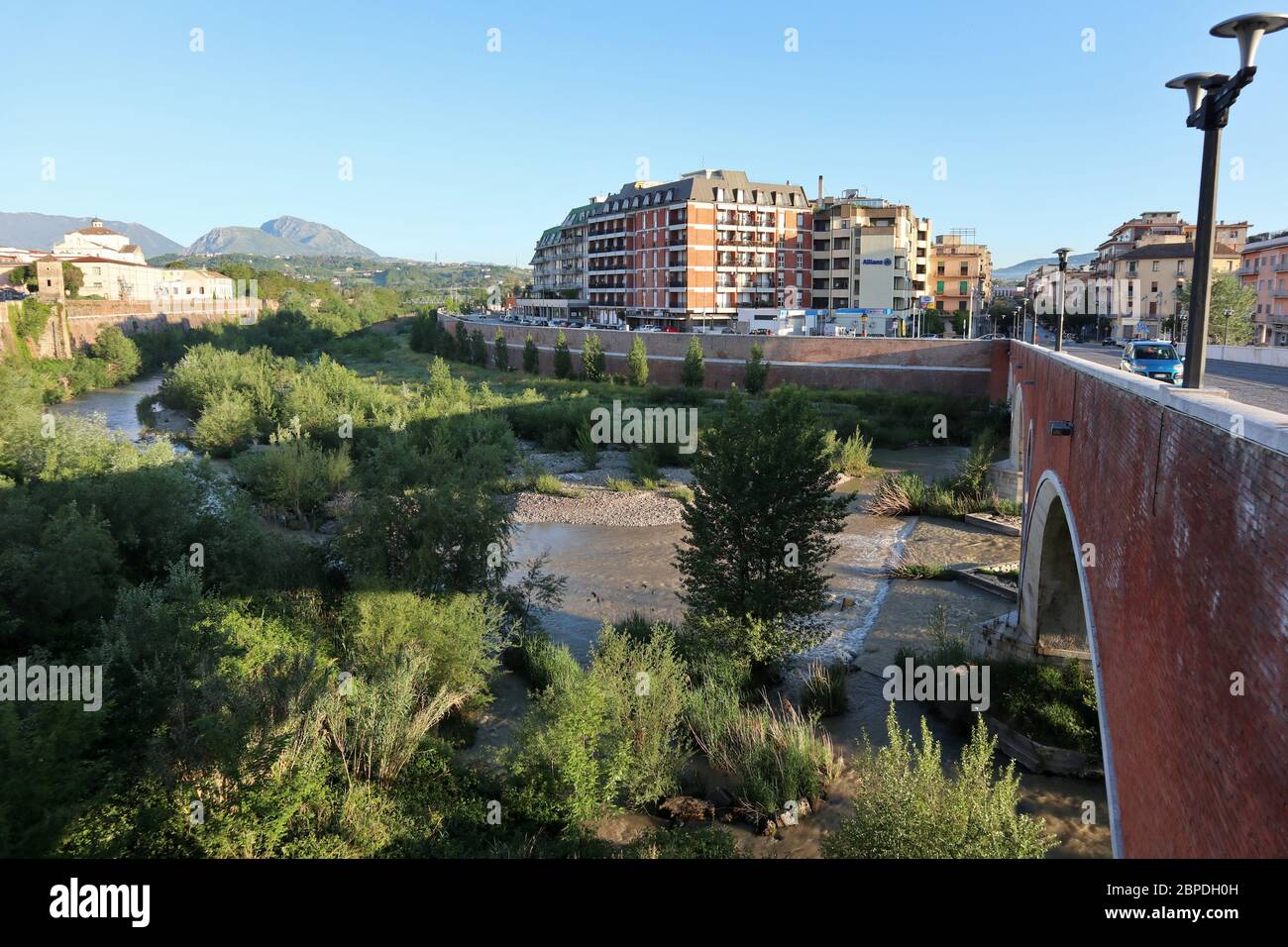 Benevento - Fiume Calore dal Ponte Vanvitelli Foto de stock