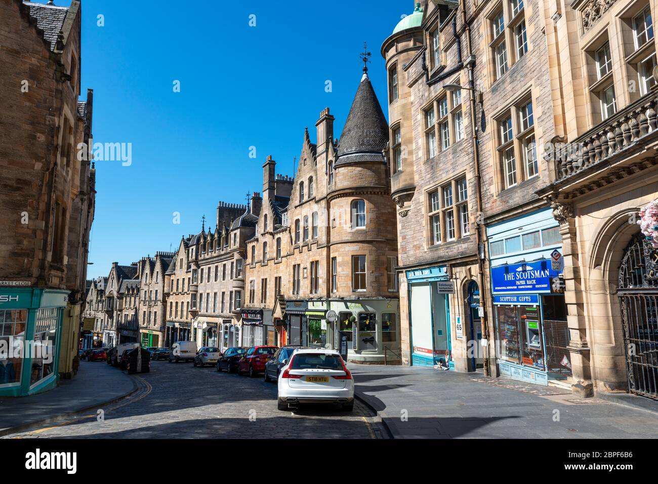 Vea la calle Cockburn desde la Royal Mile en el casco antiguo de Edimburgo, Escocia, Reino Unido Foto de stock