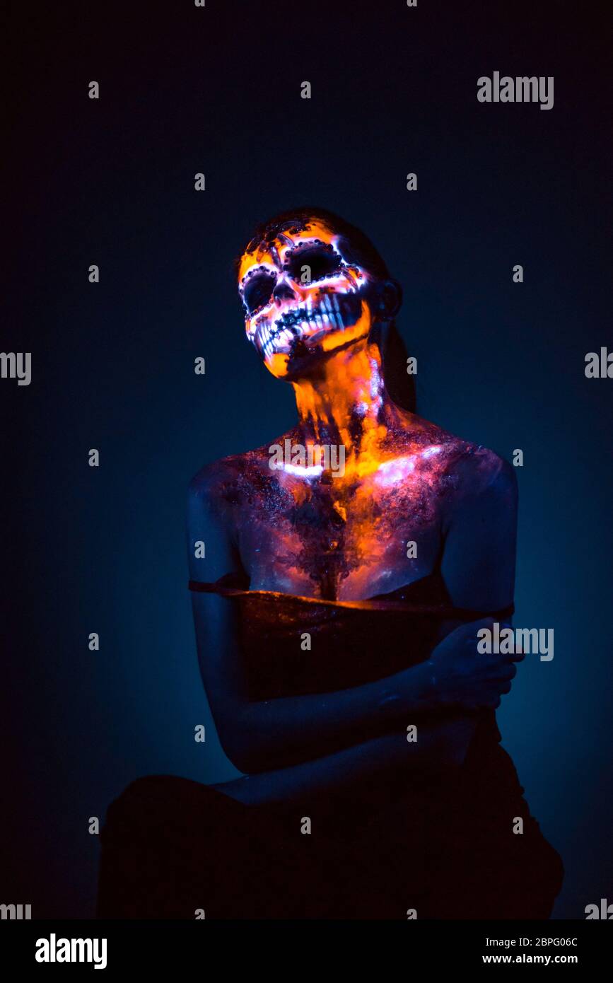 Fluorescent paint fotografías e imágenes de alta resolución - Alamy