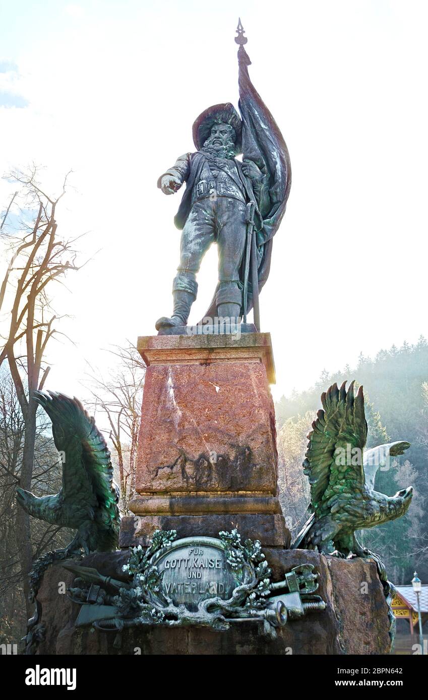 Escultura del héroe popular Andreas Hofer en la montaña Isel sobre la ciudad de Innsbruck, Tirol, Austria Foto de stock