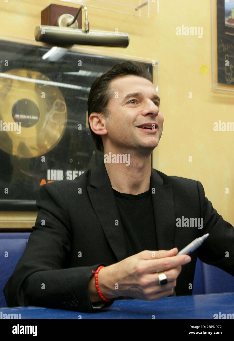 Autogrammstunde Dave Gahan - Depeche Mode Frontmann und Sänger Dave ...