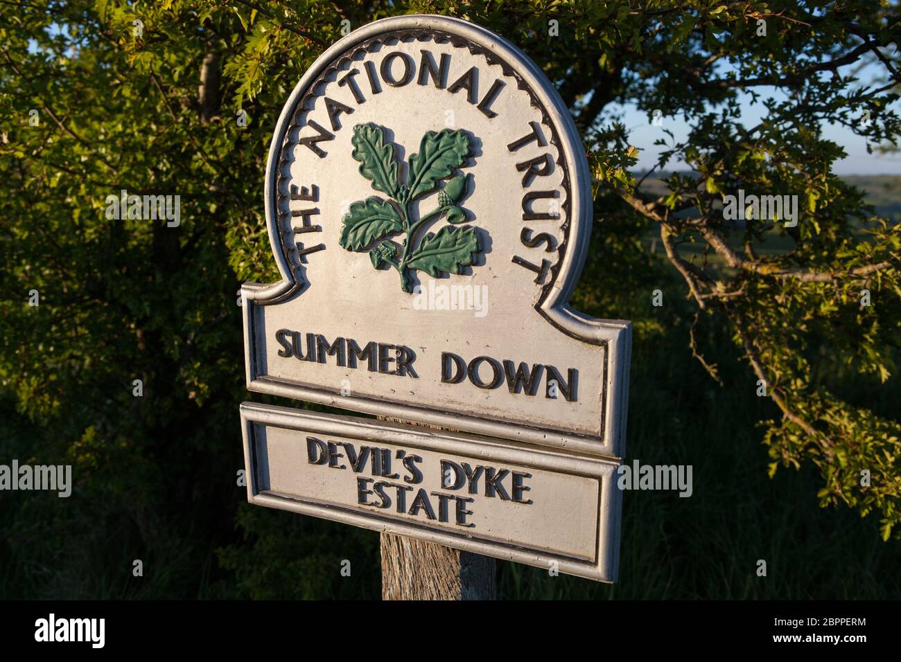 Firma del National Trust para la finca Devil's Dyke en South Downs en Sussex Foto de stock