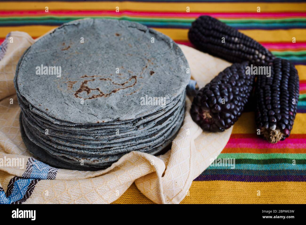tortillas azules, maíz azul, comida mexicana comida tradicional en