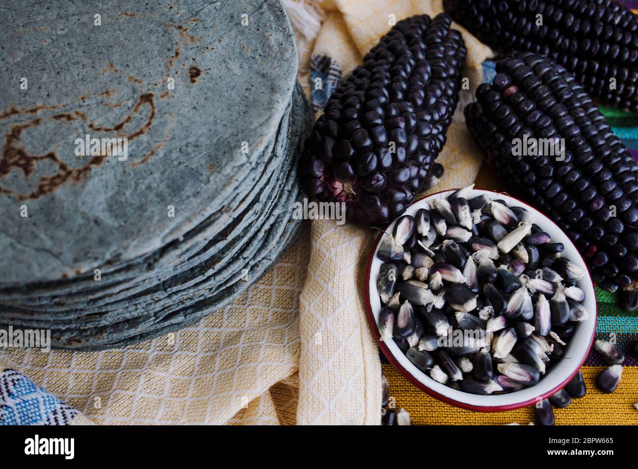 tortillas azules, maíz azul, comida mexicana comida tradicional en