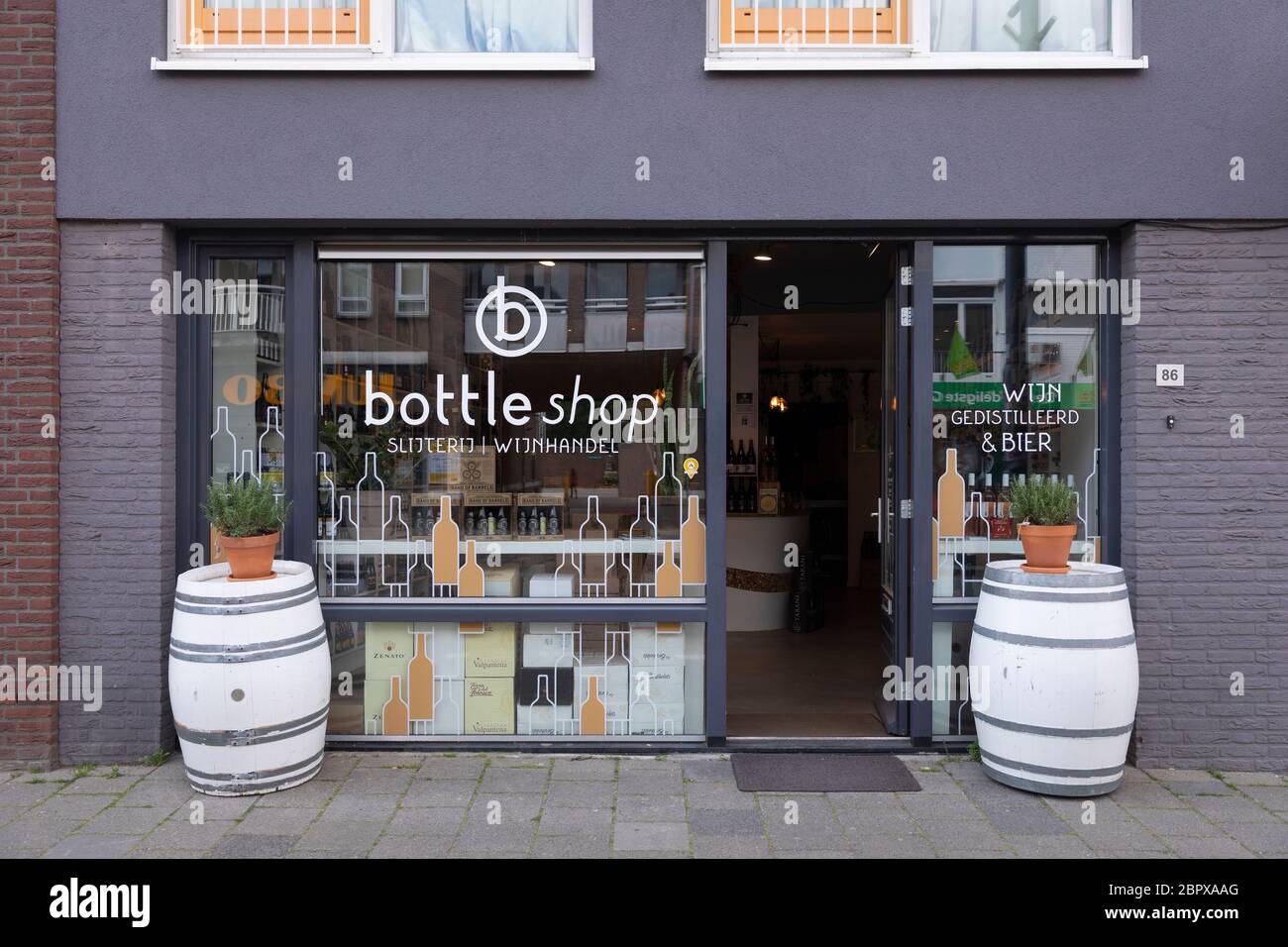 Fachada de una licoreria fotografías e imágenes de alta resolución Alamy