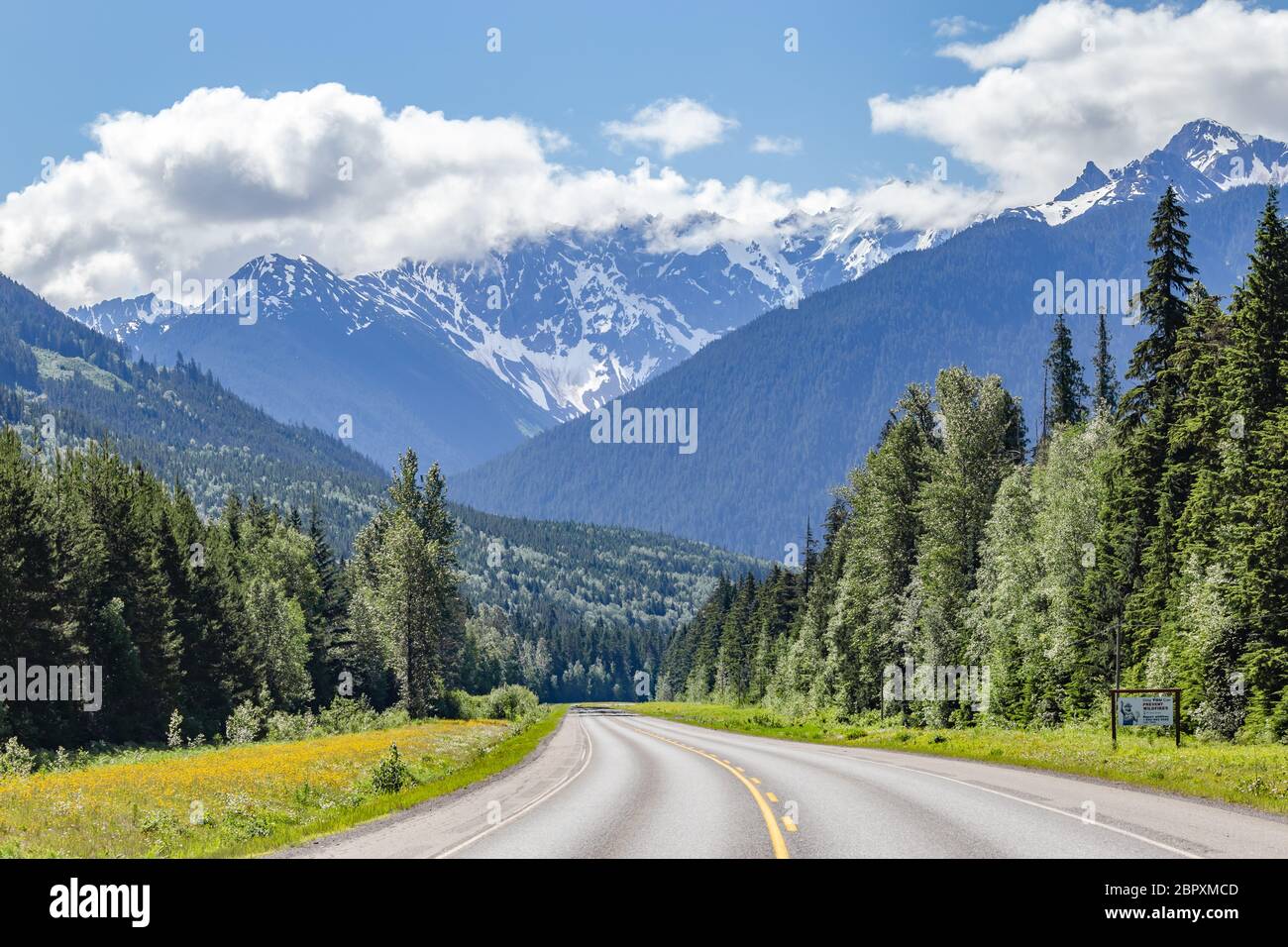 Paisaje escénico de la carretera en Columbia Británica, Canadá Foto de stock