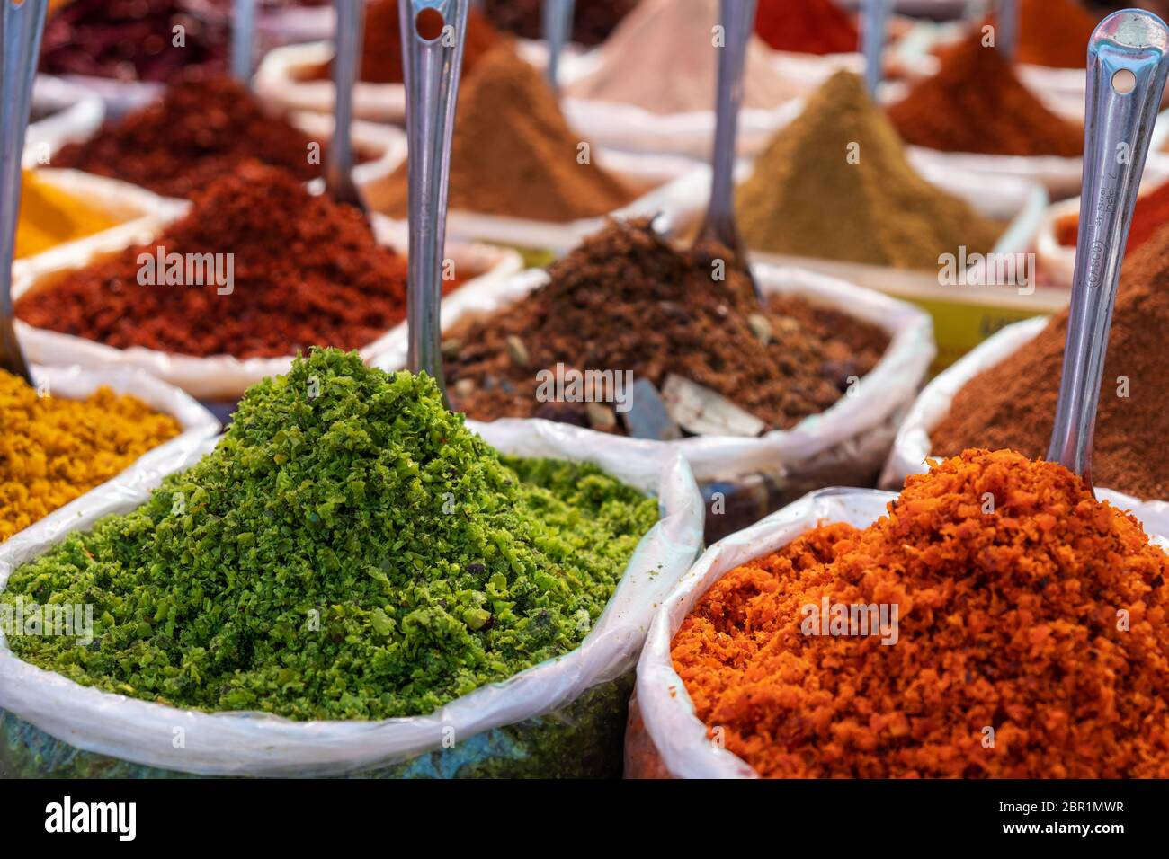 Primer plano de los Spices en Market Stall. India - mercado de Anjuna, GOA Foto de stock