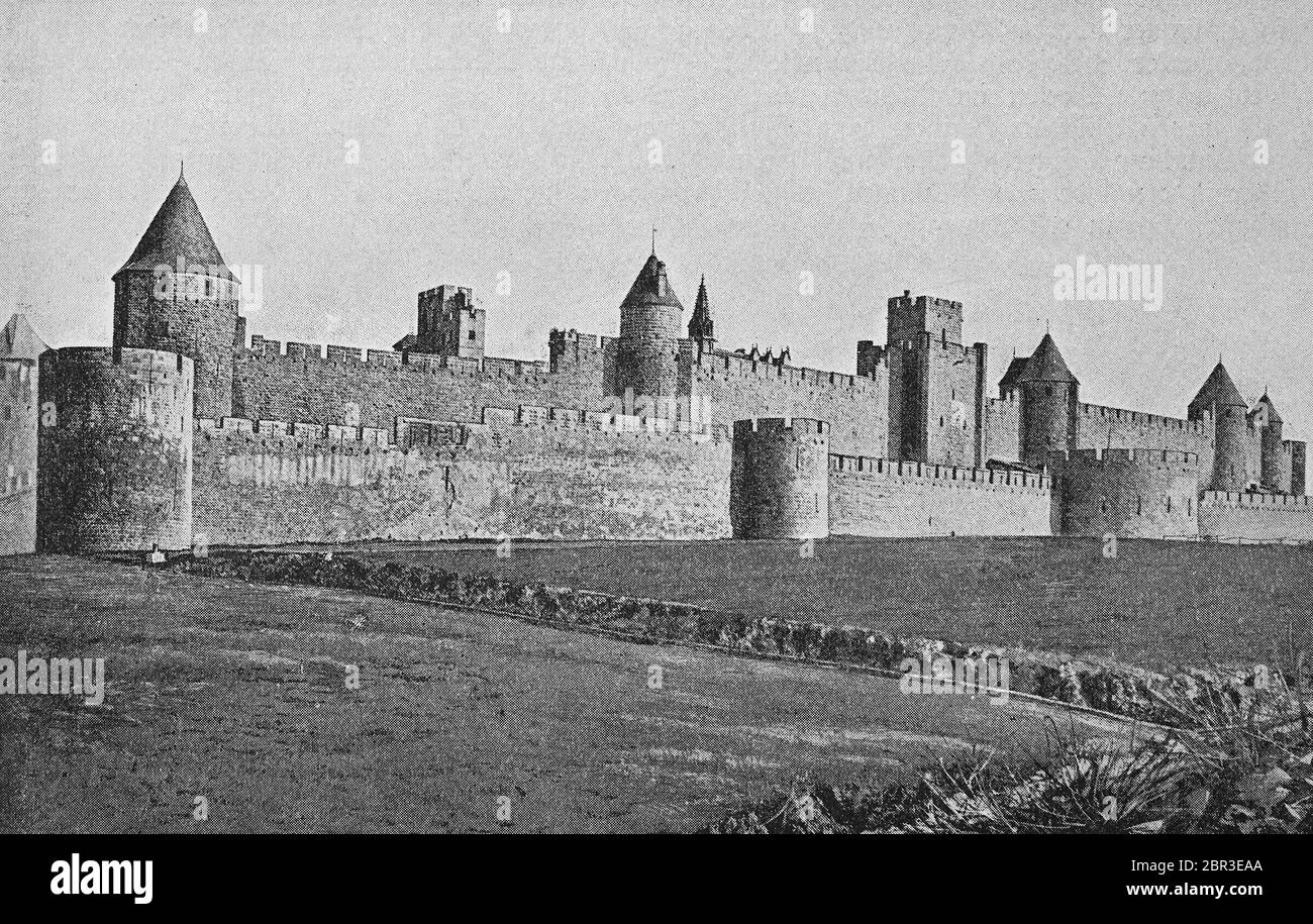 Vista de la antigua ciudad alta de Carcassonne con murallas dobles y torres  que datan de la Francia del siglo VI - XIV, foto de 1875 / Ansicht der  alten Oberstadt von