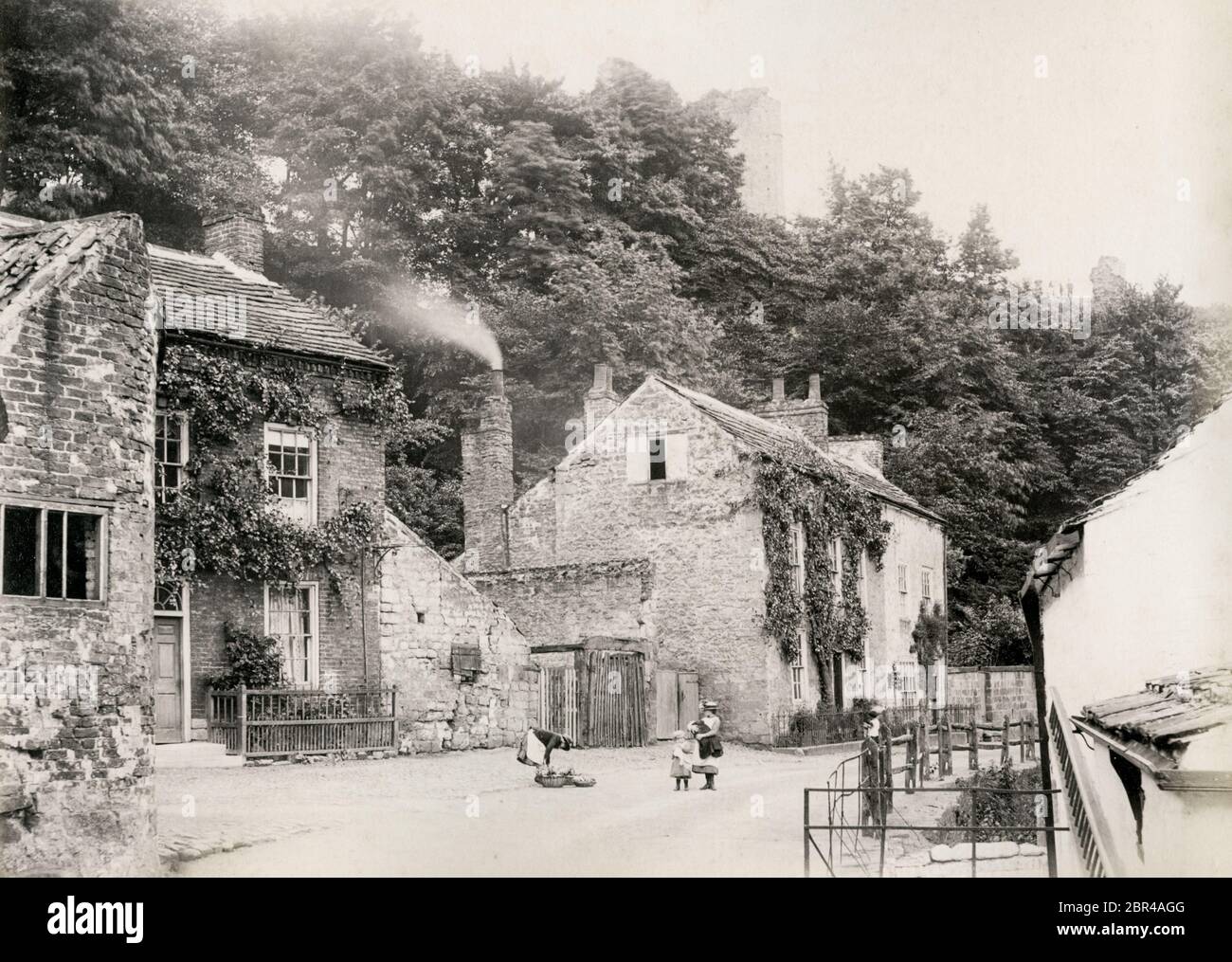 Vista de la calle de las casas de campo en Knaresborough, Yorkshire Foto de stock