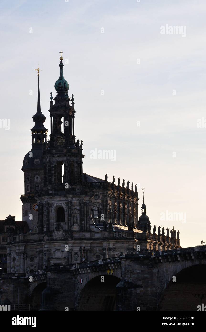 Die wunderbare barocke Altstadt von Dresden im abendlichen Licht des März. Foto de stock