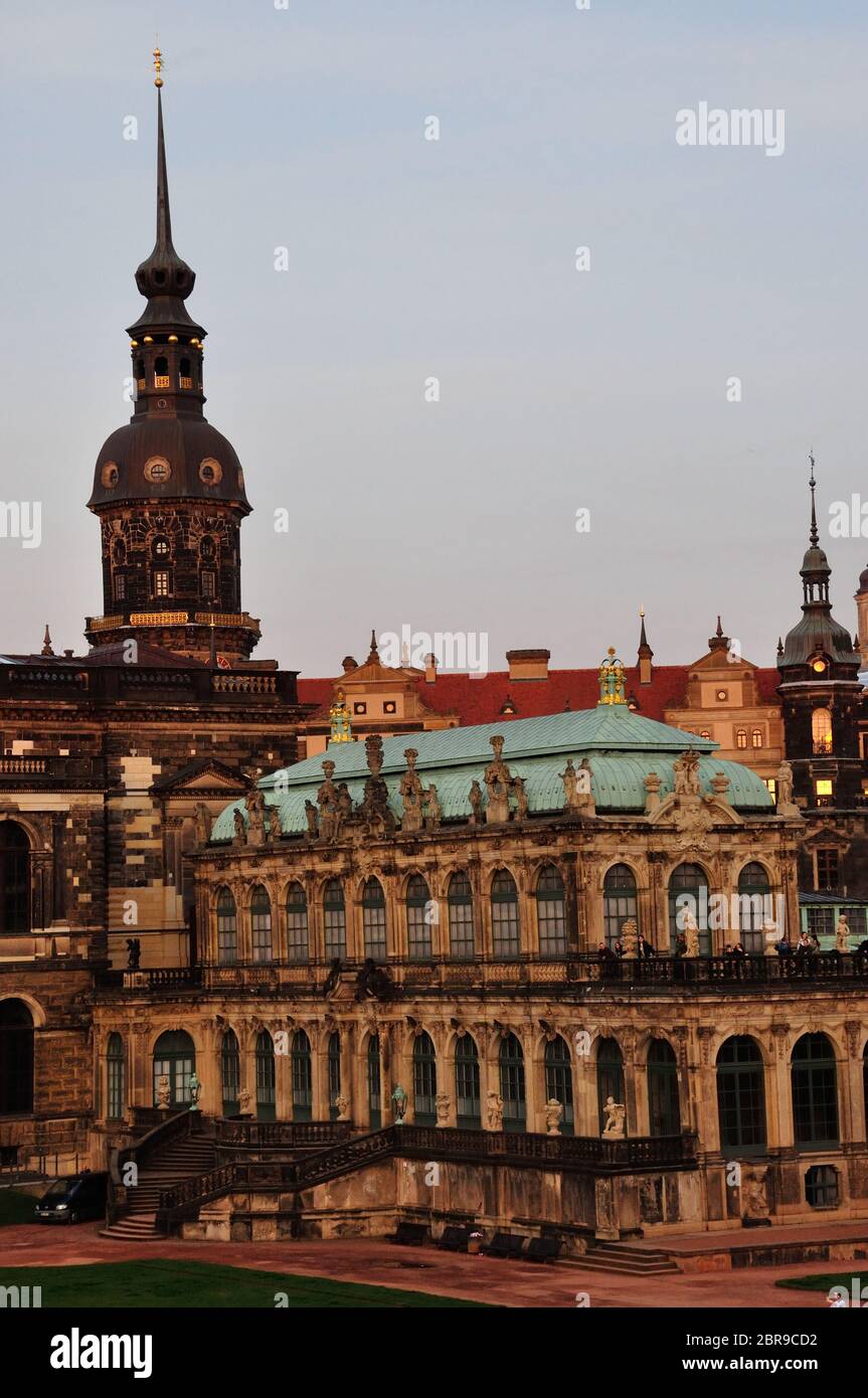 Die wunderbare barocke Altstadt von Dresden im abendlichen Licht des März. Foto de stock