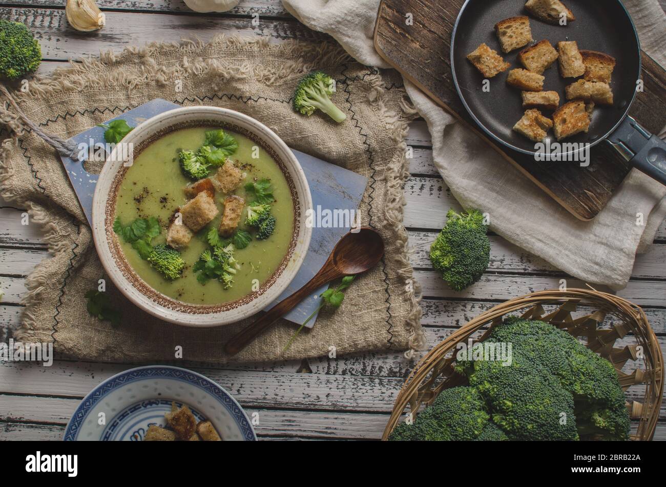 Plato de sopa deliciosa comida, fotografía, comida casera Foto de stock