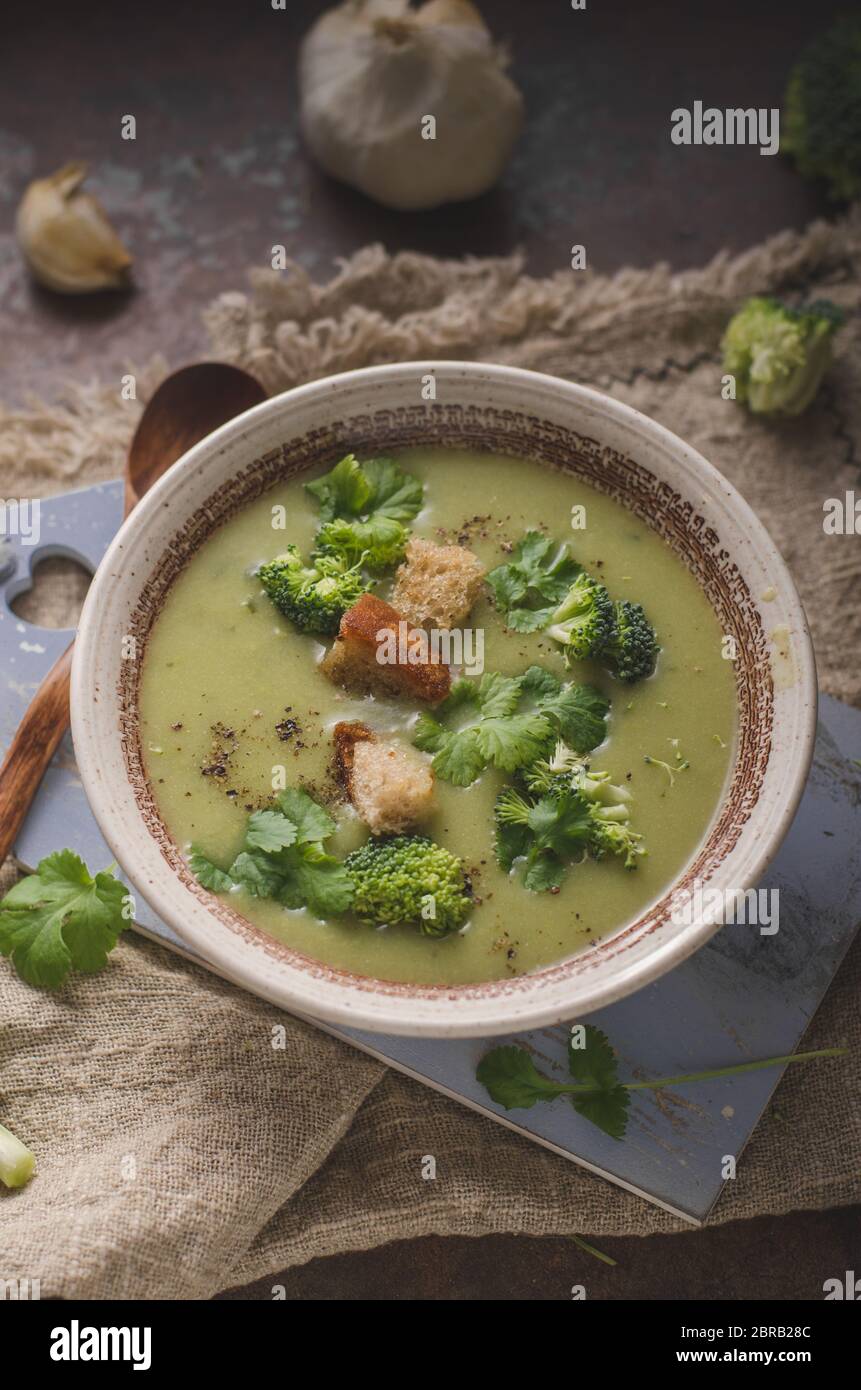 Plato de sopa deliciosa comida, fotografía, comida casera Foto de stock