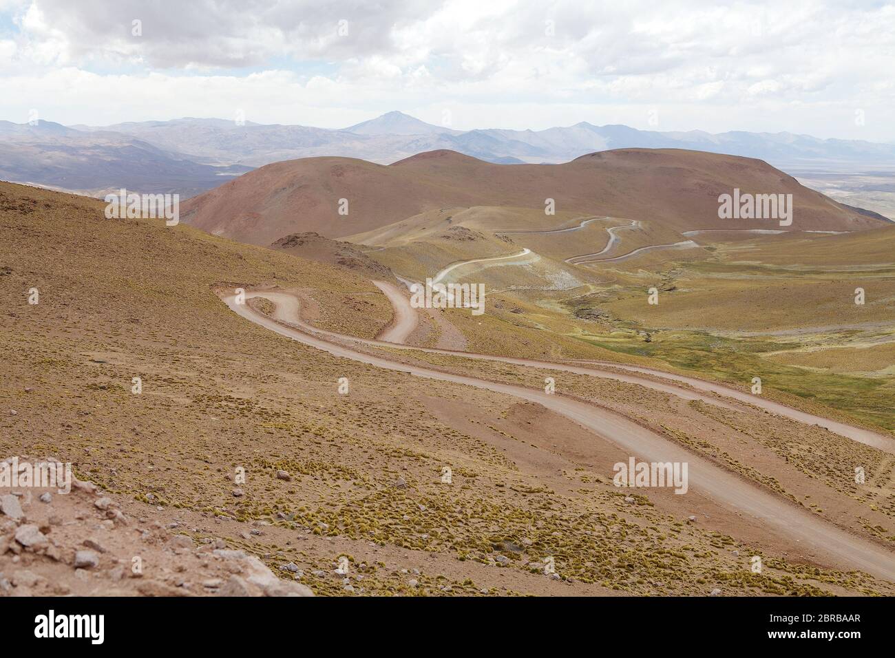 Paisaje a lo largo de la Ruta Nacional 40, también conocida como Ruta 40, en el norte de Argentina. Es una ruta en el oeste de Argentina, que se extiende desde Punta Loyola Foto de stock