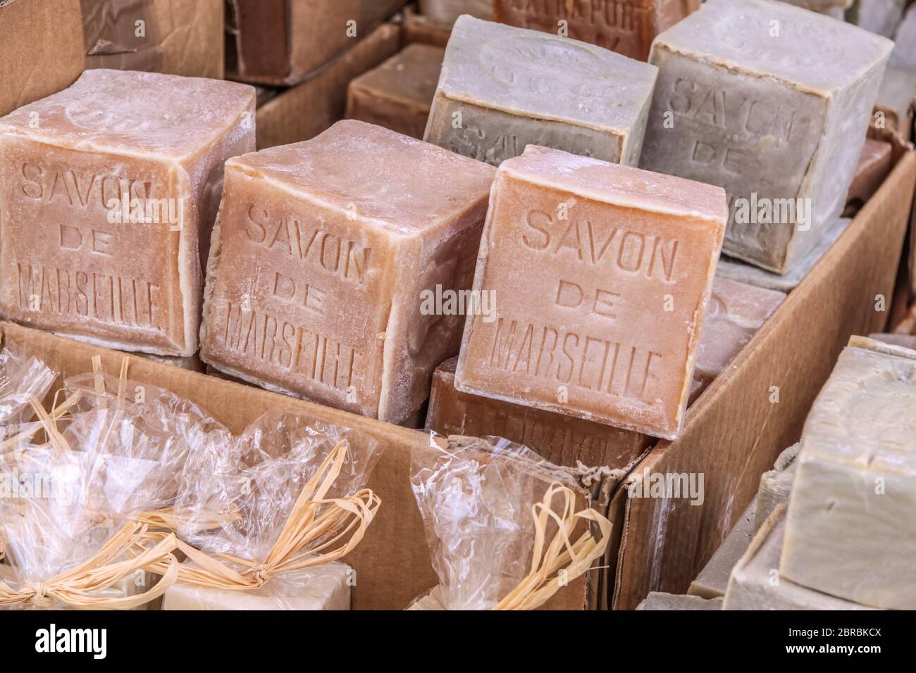 Jabones rústicos en el pueblo de Gordes, Provenza, Francia Foto de stock