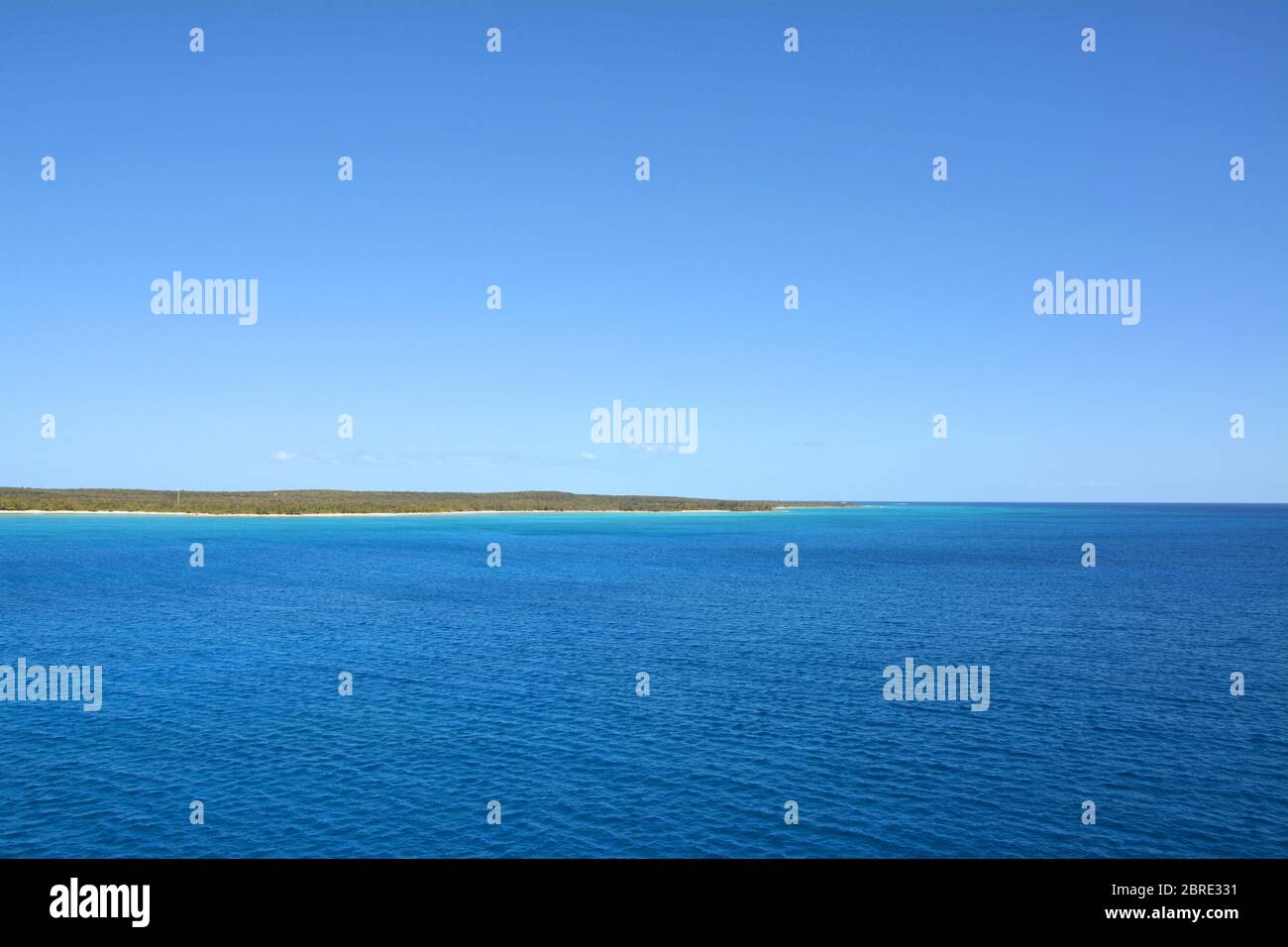 Vista desde el crucero en la isla Eleuthera, Bahamas Foto de stock