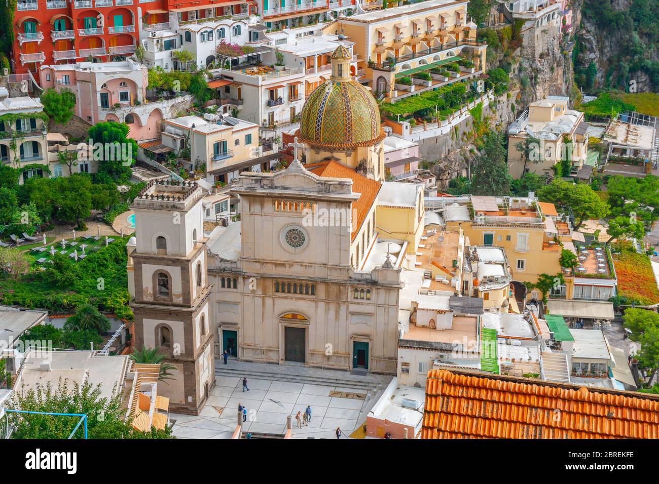 Iglesia de Santa María Assuntá en Positano, costa de Amalfi, Italia Fotografía de stock Alamy Iglesia de Santa María Assuntá en Positano, costa de Amalfi, Italia Fotografía de stock Alamy