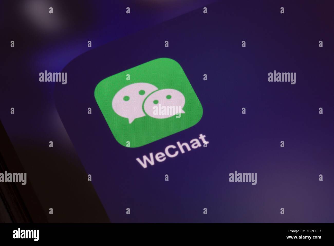 Ostersund, Suecia - 21 de mayo de 2020: Icono de la aplicación de mensajería WeChat. WeChat es una aplicación de mensajería, redes sociales y pago móvil en chino. Foto de stock