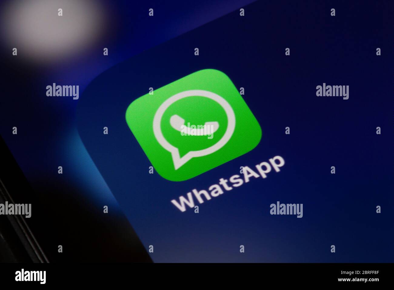 Ostersund, Suecia - 21 de mayo de 2020: WhatsApp icono de la aplicación de mensajería. WhatsApp es un freeware estadounidense, mensajería multiplataforma y voz sobre IP se Foto de stock