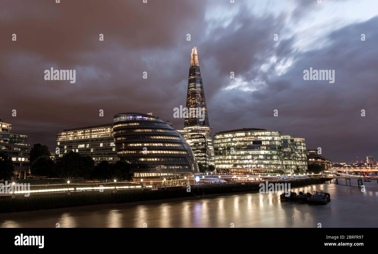 El Shard, el Ayuntamiento y más Londres lugar de noche, Londres, Inglaterra, Reino Unido, Europa Foto de stock