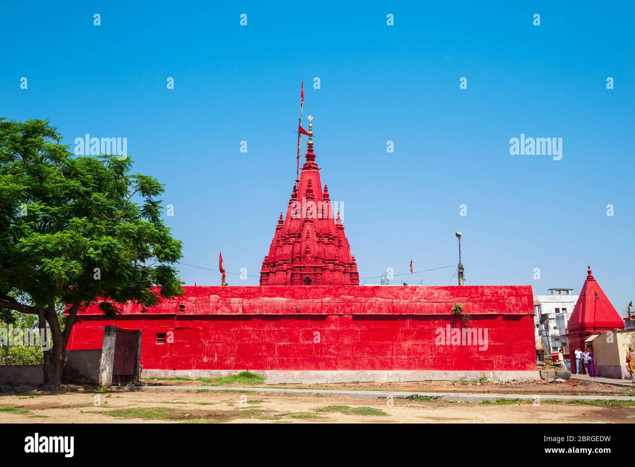 Shri Durga o Monkey Temple está situado en el río Ganges en la ciudad de Varanasi, estado de Uttar Pradesh, al norte de la India Foto de stock