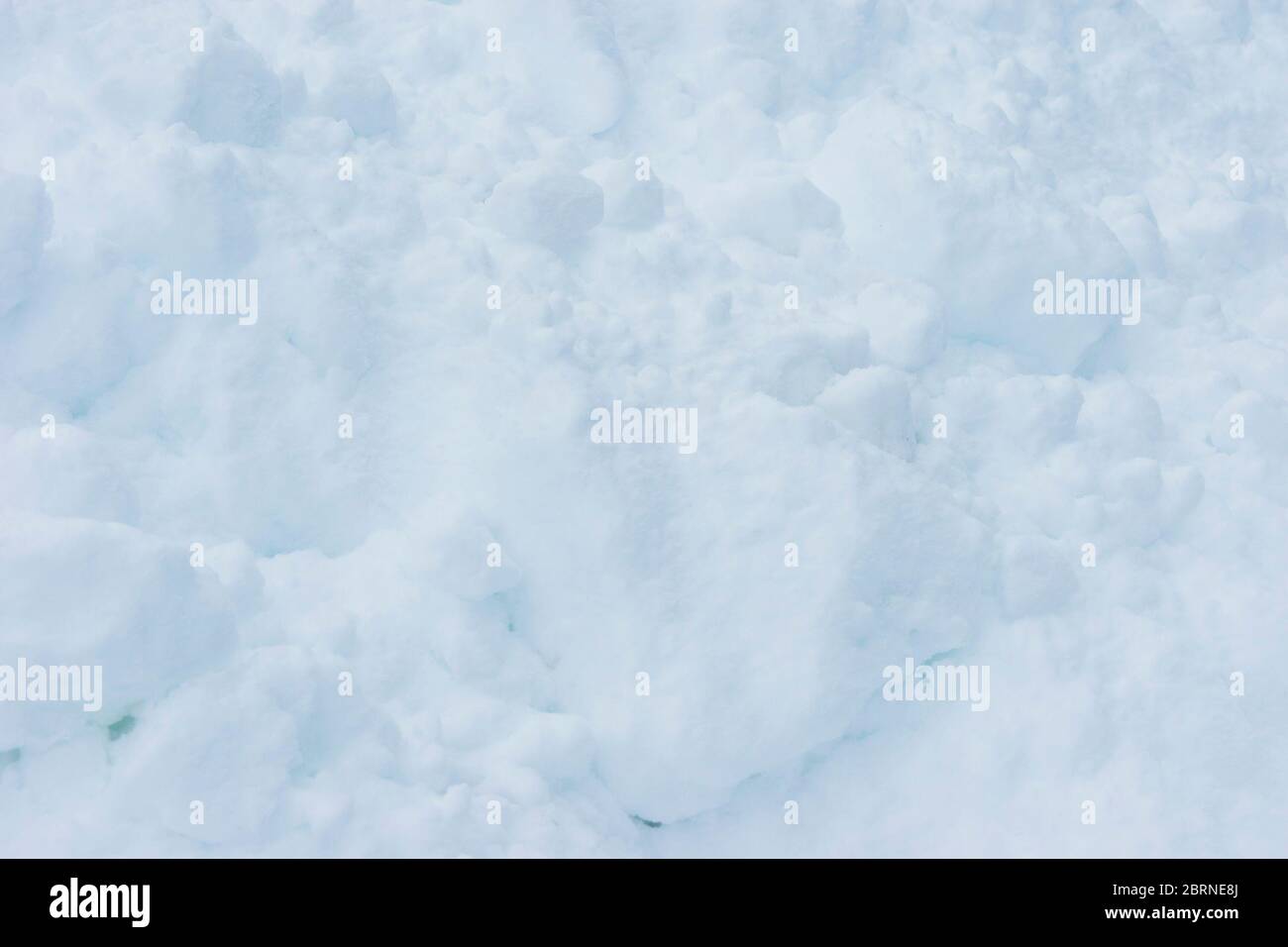 fondo de superficie de nieve, listo para montaje de pantalla de producto. Foto de stock