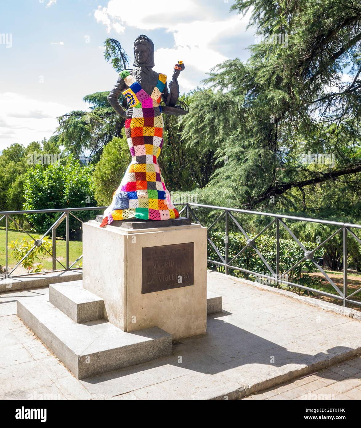 Violetera Fotos E Imagenes De Stock Alamy https www alamy es monumento a la violetera madrid espana image358960476 html