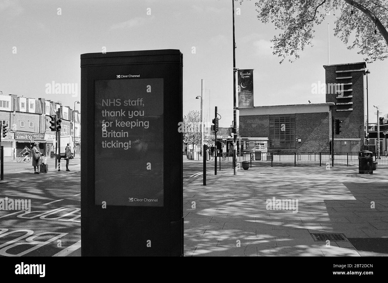 La publicidad electrónica despaga agradeciendo a la NHS, en Turnpike Lane, North London UK, durante la crisis del coronavirus en mayo de 2020 Foto de stock