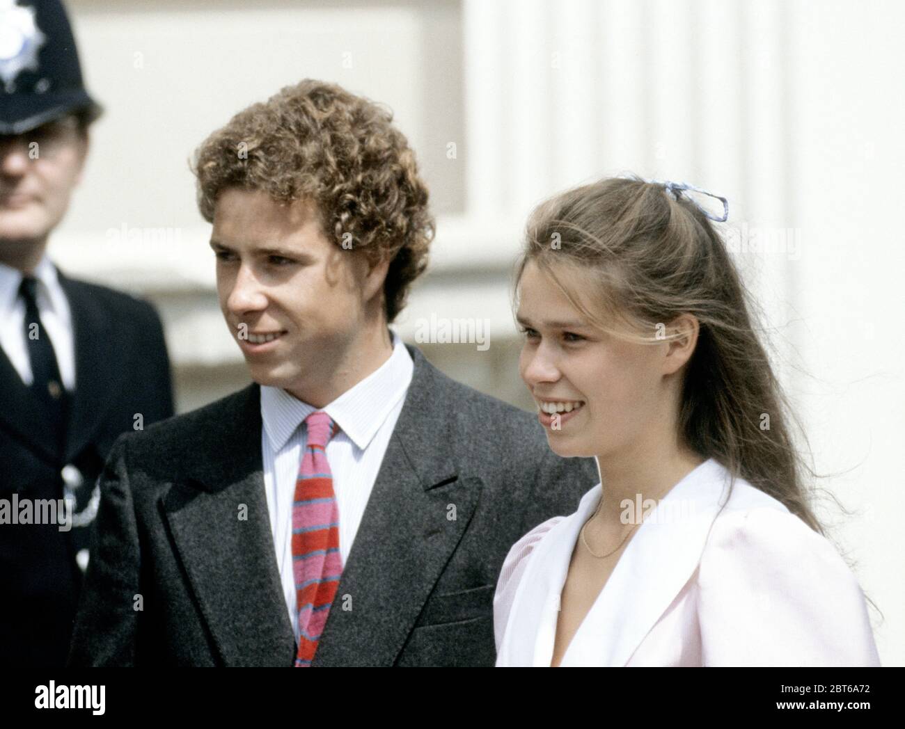 La Señora Sarah ArmstrongJonesSarah Chatto y el hermano David Linley