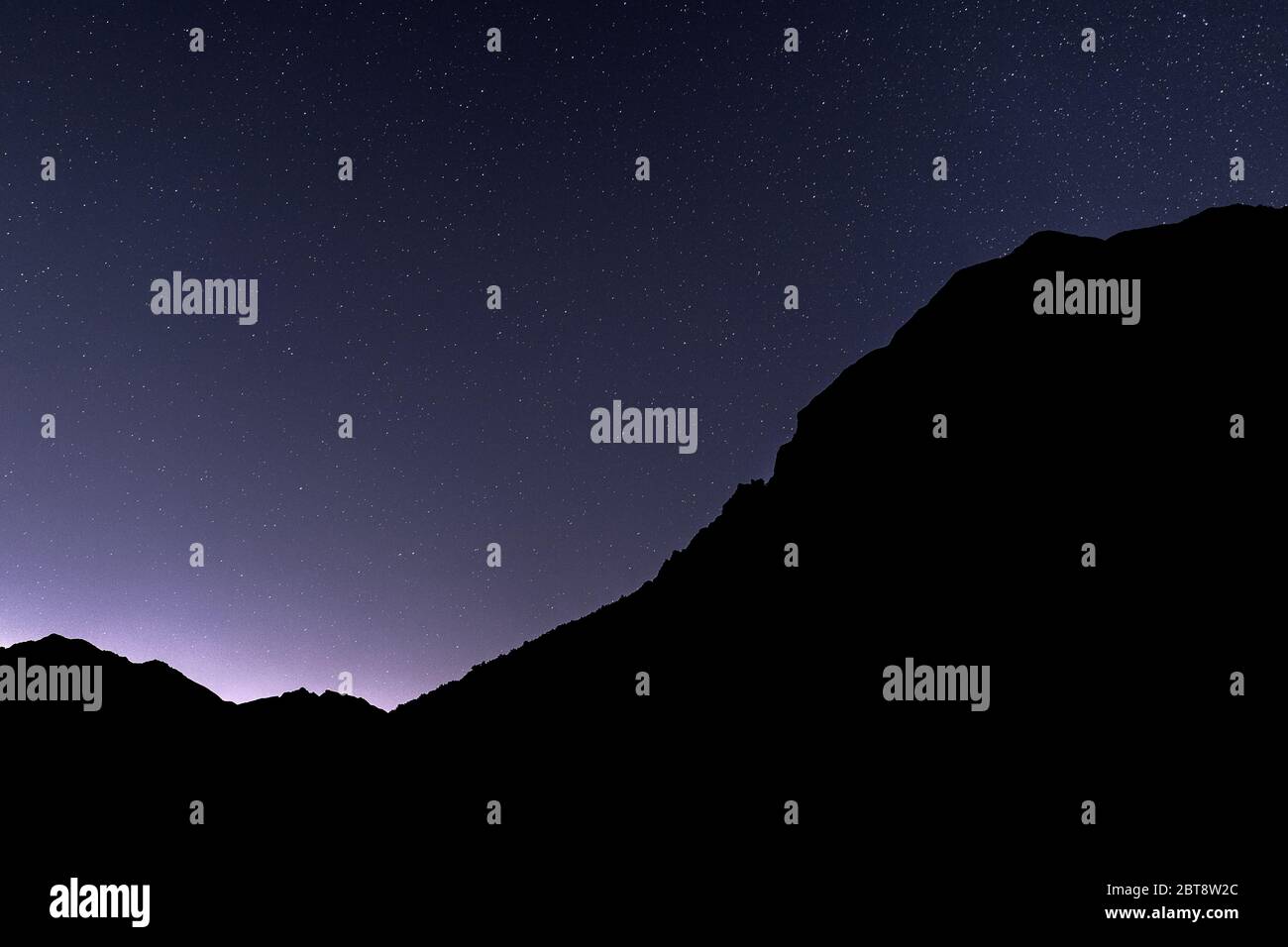 Montañas Alisa por la noche, Nueva Zelanda, 2020 de marzo Foto de stock