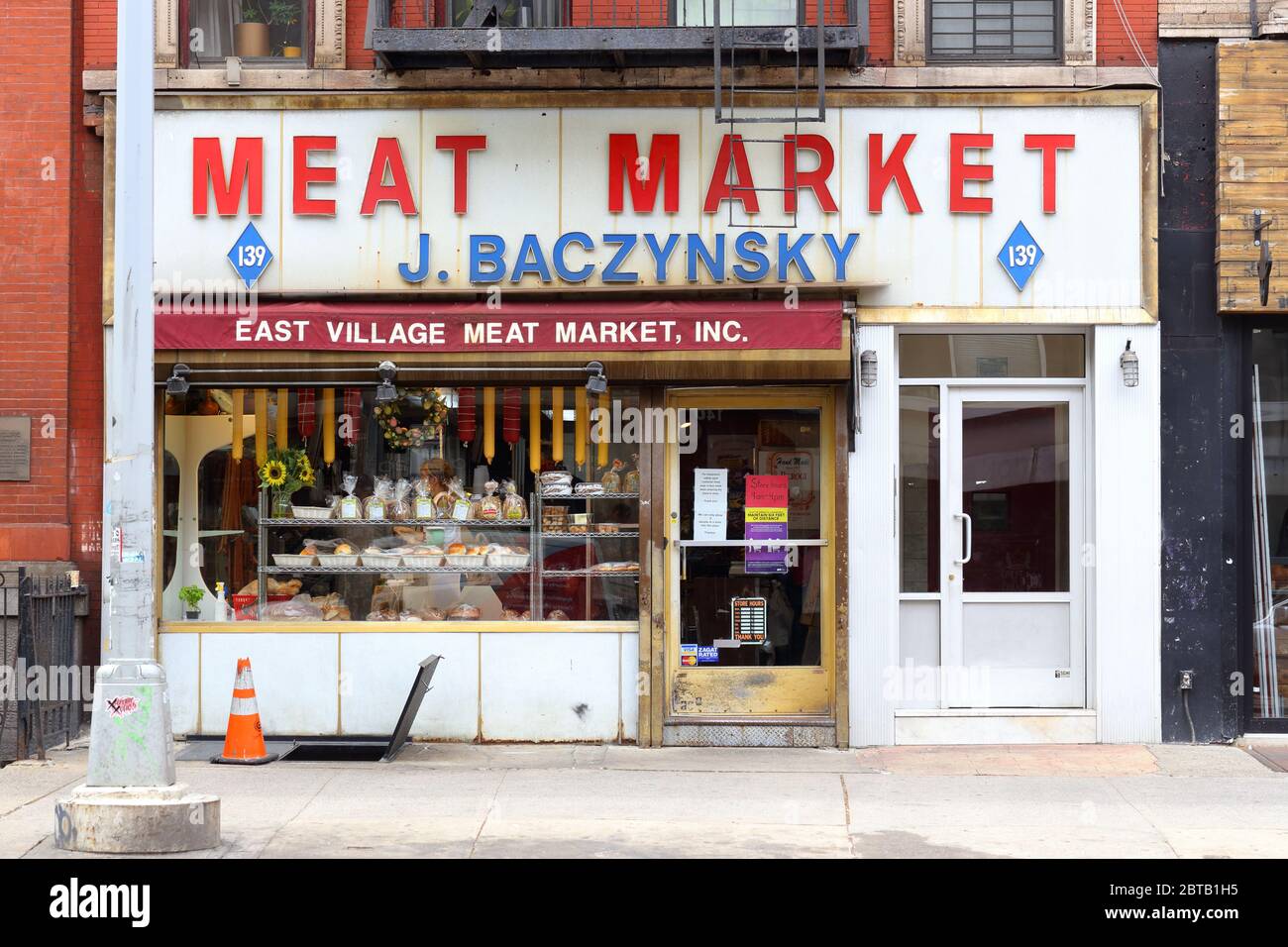 East Village Meat Market 139 Second Avenue Nueva York Ny Escaparate Exterior De Una Carniceria De Europa Del Este En East Village De Manhattan Fotografia De Stock Alamy