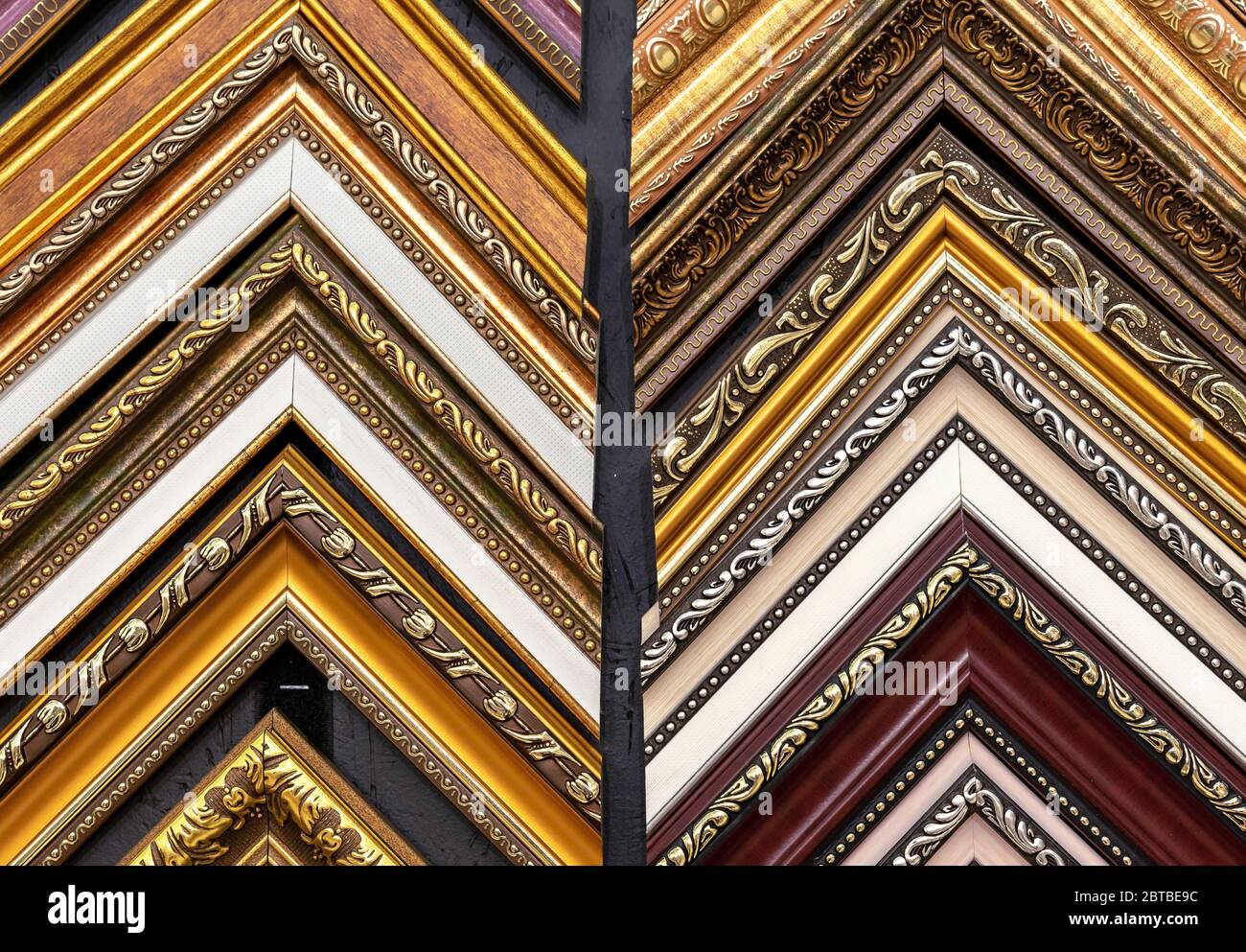 Muestras de marcos de madera para pinturas y fotografías Fotografía de  stock - Alamy
