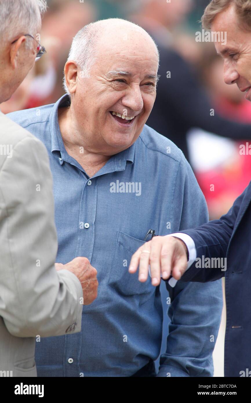 A CORUÑA, ESPAÑA - JULIO 27.Retrato del fundador de Inditex y la cadena de  tiendas de ropa más conocida del grupo Zara el 27 de julio de 2012  Fotografía de stock - Alamy