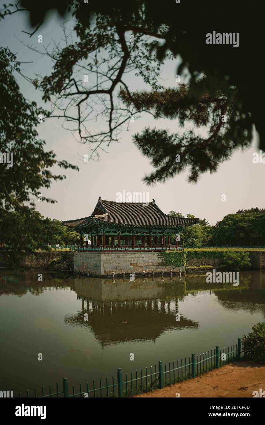 Gyeongju, Corea del Sur - 22 de mayo de 2020: El Palacio de Donggung y el estanque Wolji, antes conocido como Anapji es otro destino popular en Gyeongju. Foto de stock