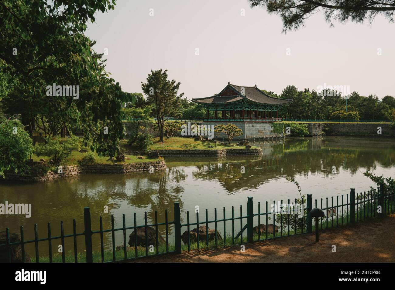 Gyeongju, Corea del Sur - 22 de mayo de 2020: El Palacio de Donggung y el estanque Wolji, antes conocido como Anapji es otro destino popular en Gyeongju. Foto de stock