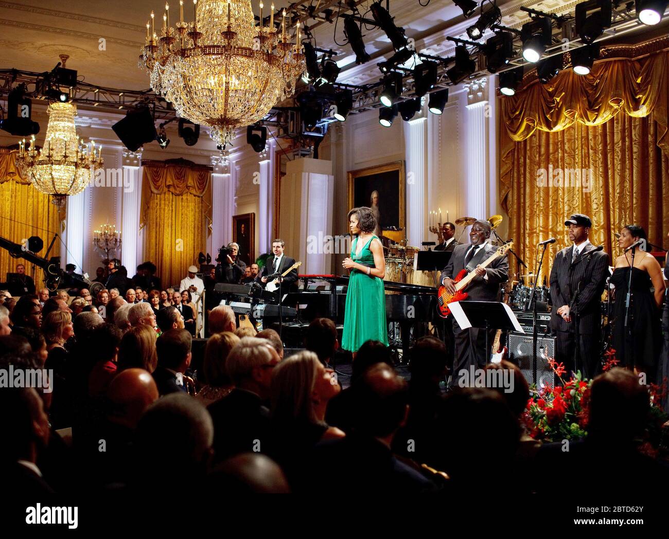 La Primera Dama Michelle Obama habla en un concierto de la Casa Blanca en honor a Stevie Wonder en el East Room para 'PBS/Stevie Wonder en el rendimiento en la Casa Blanca." 2/25/09 Foto de stock