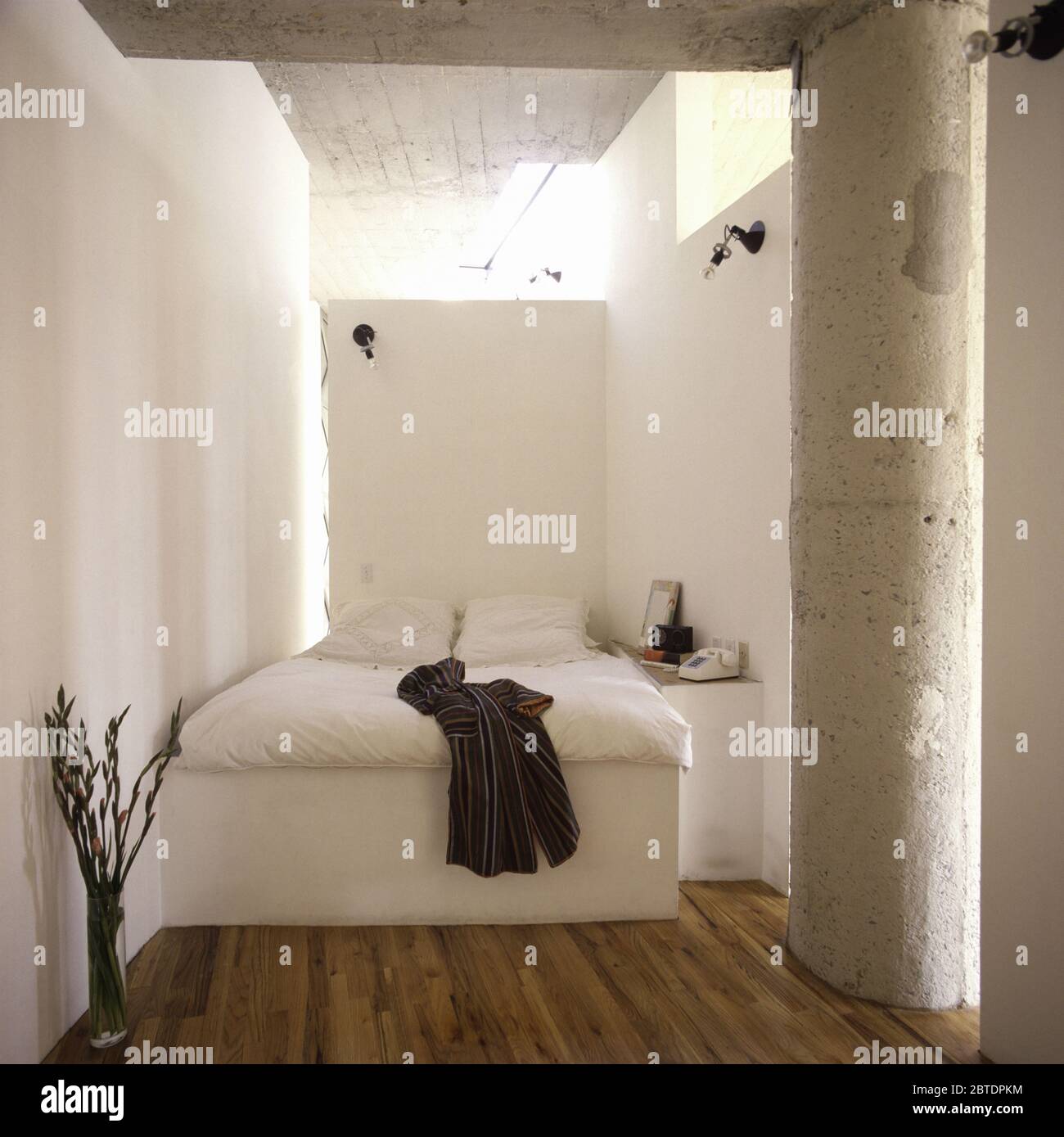 Cama de concreto fotografías e imágenes de alta resolución - Alamy