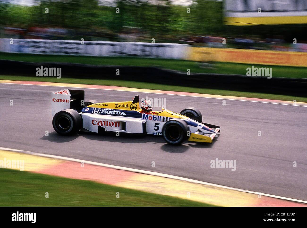Nigel Mansell en su Williams F1 en el Gran Premio Británico 1986 en Brands Hatch UK Foto de stock