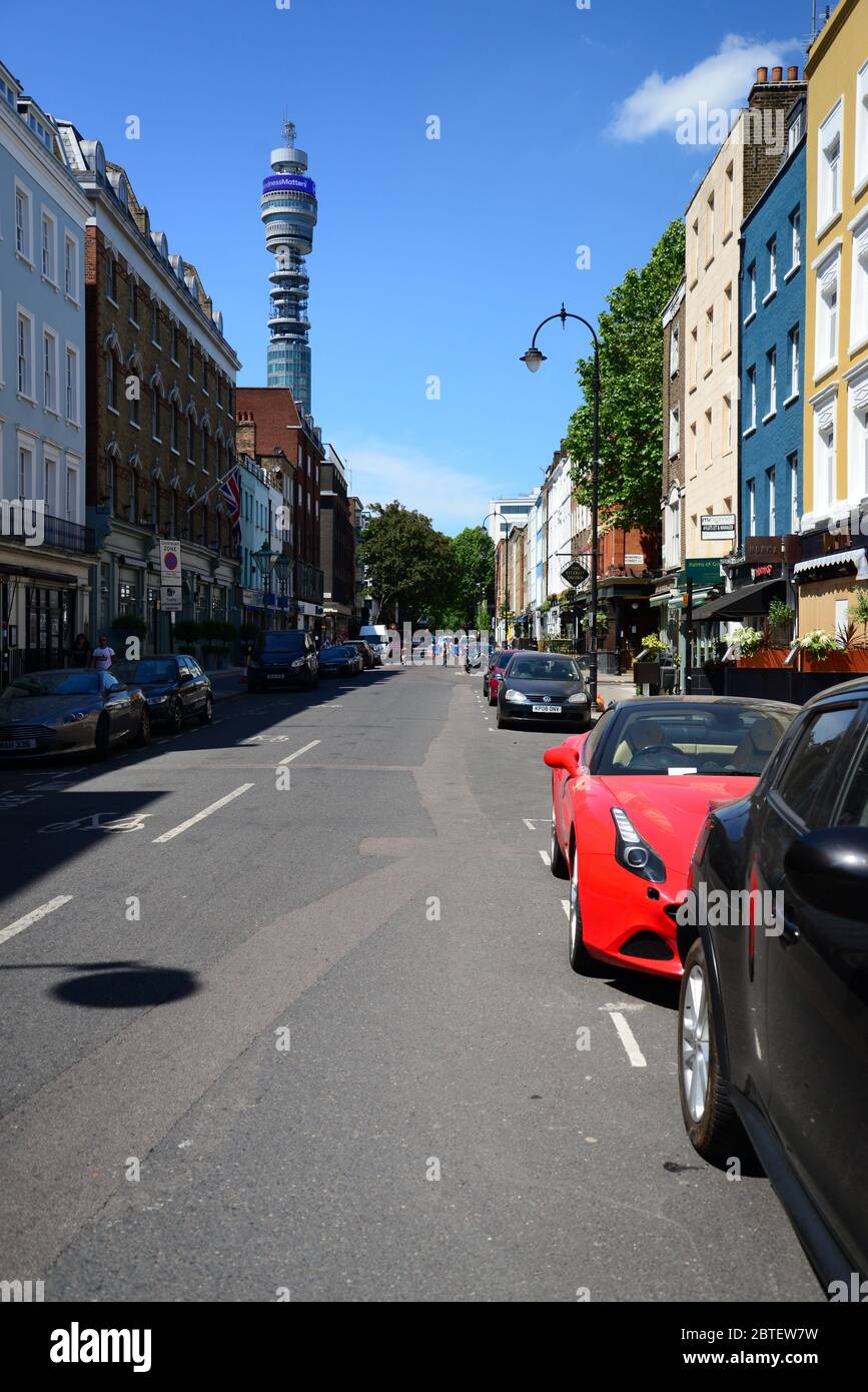 Vaciar Charlotte Street, Fitzrovia con la torre de correos en vista, Londres, durante el cierre de Londres, como resultado de la pandemia de Coronavirus 2020 Foto de stock