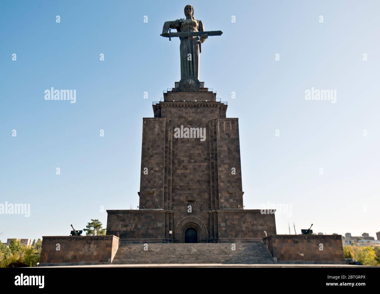 Madre Armenia estatua, Yerevan Foto de stock