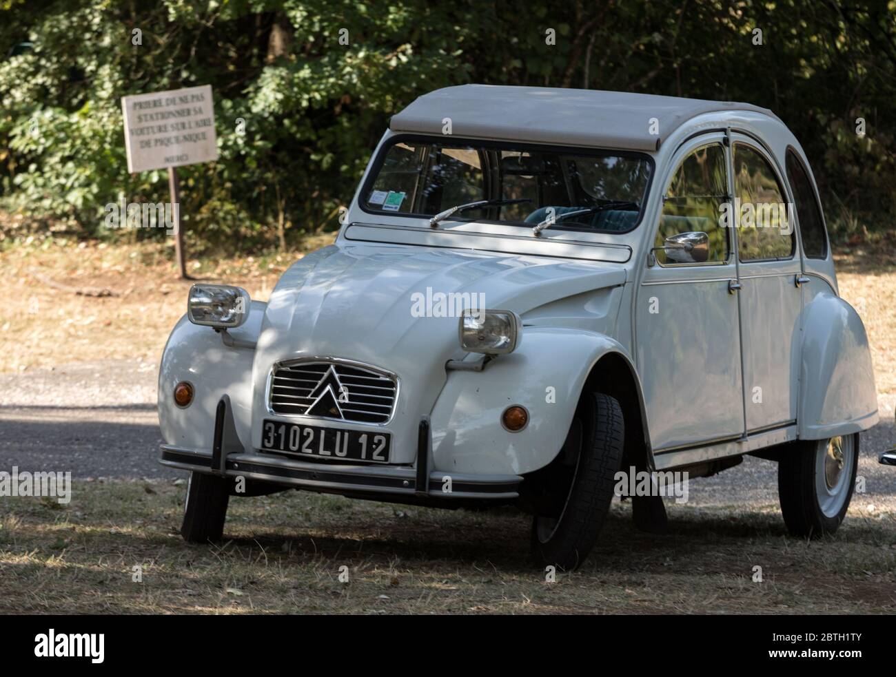 2cv Citroen 2cv Fotos E Imagenes De Stock Alamy
