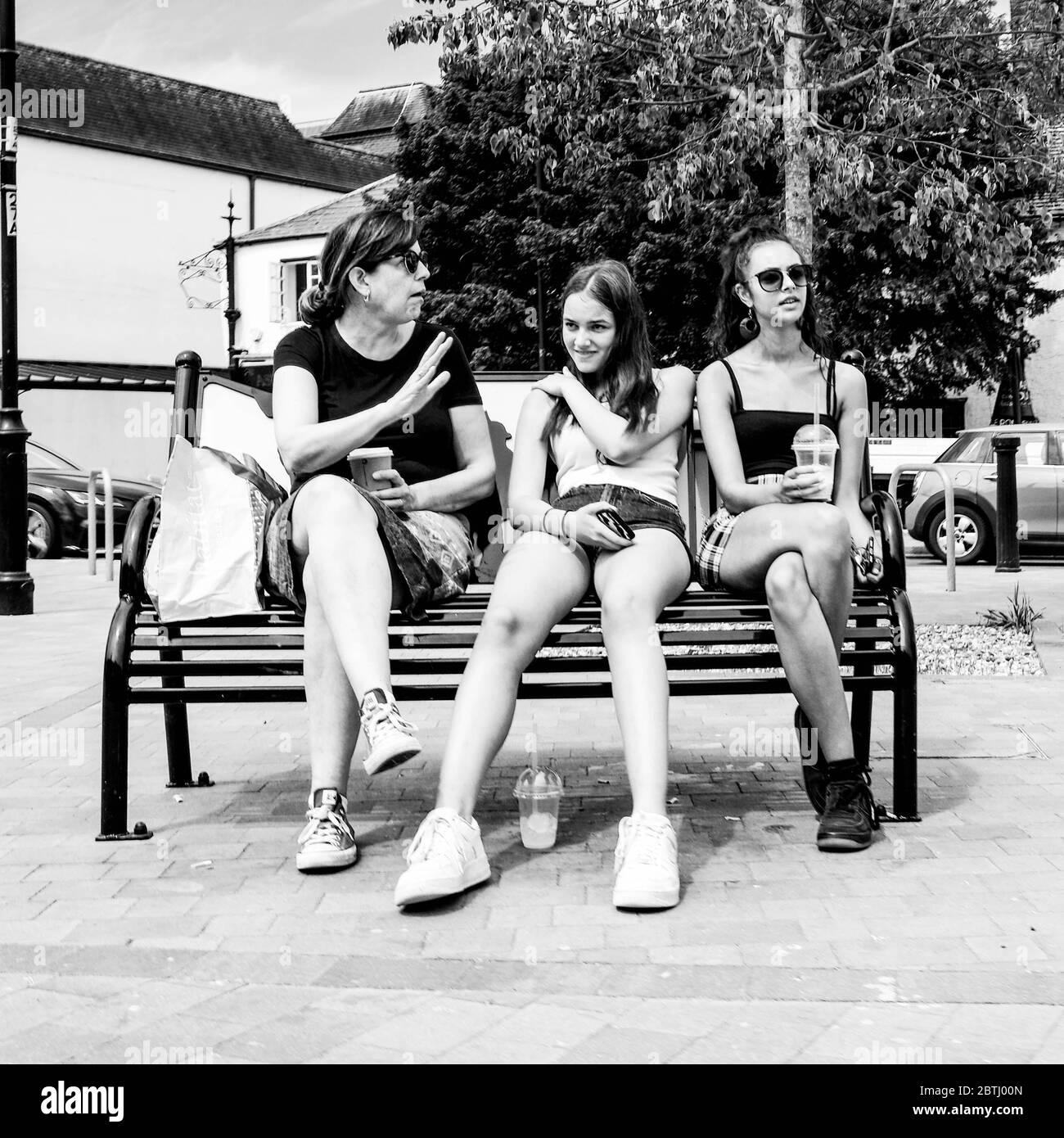 Madre e hijas Imágenes de stock en blanco y negro - Alamy