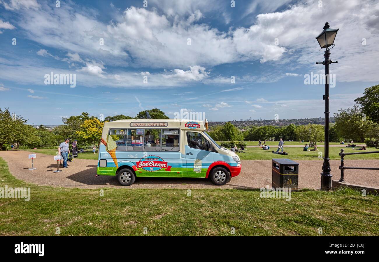 Heladería en Alexandra Park, Londres del Norte durante la pandemia de Covid19 en la primavera de 2020. Foto de stock