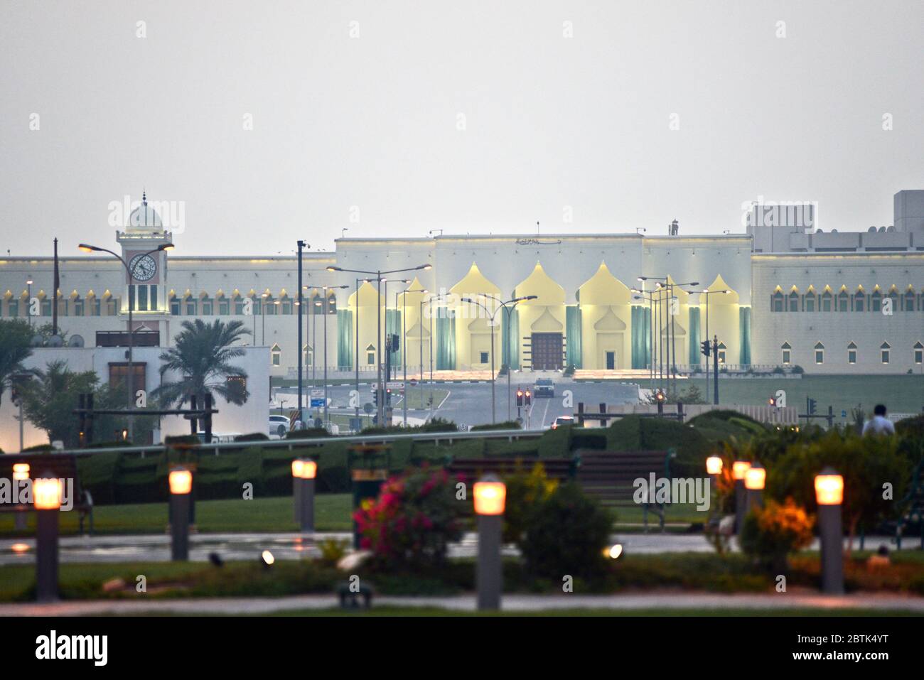 El palacio de Emir al atardecer, distrito de Corniche, Doha (Qatar) Foto de stock