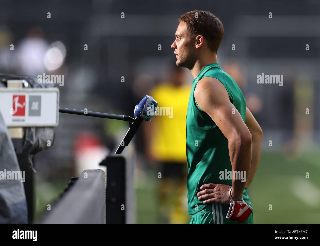 Dortmund, Alemania, 26 de mayo de 2020 fcb1 entrevista de TV ARD televisión alemana en el partido de fútbol BORUSSIA DORTMUND - FC BAYERN MUENCHEN en 1. Bundesliga 2019/2020, día de partido 28. © Peter Schatz / Alamy Live News / Pool via Jürgen Fromme / firosportfoto - DFL REGULACIONES PROHÍBEN CUALQUIER USO DE FOTOGRAFÍAS como SECUENCIAS DE IMÁGENES y/o CUASI-VIDEO - National and International News-agencies OUT sólo uso editorial Foto de stock