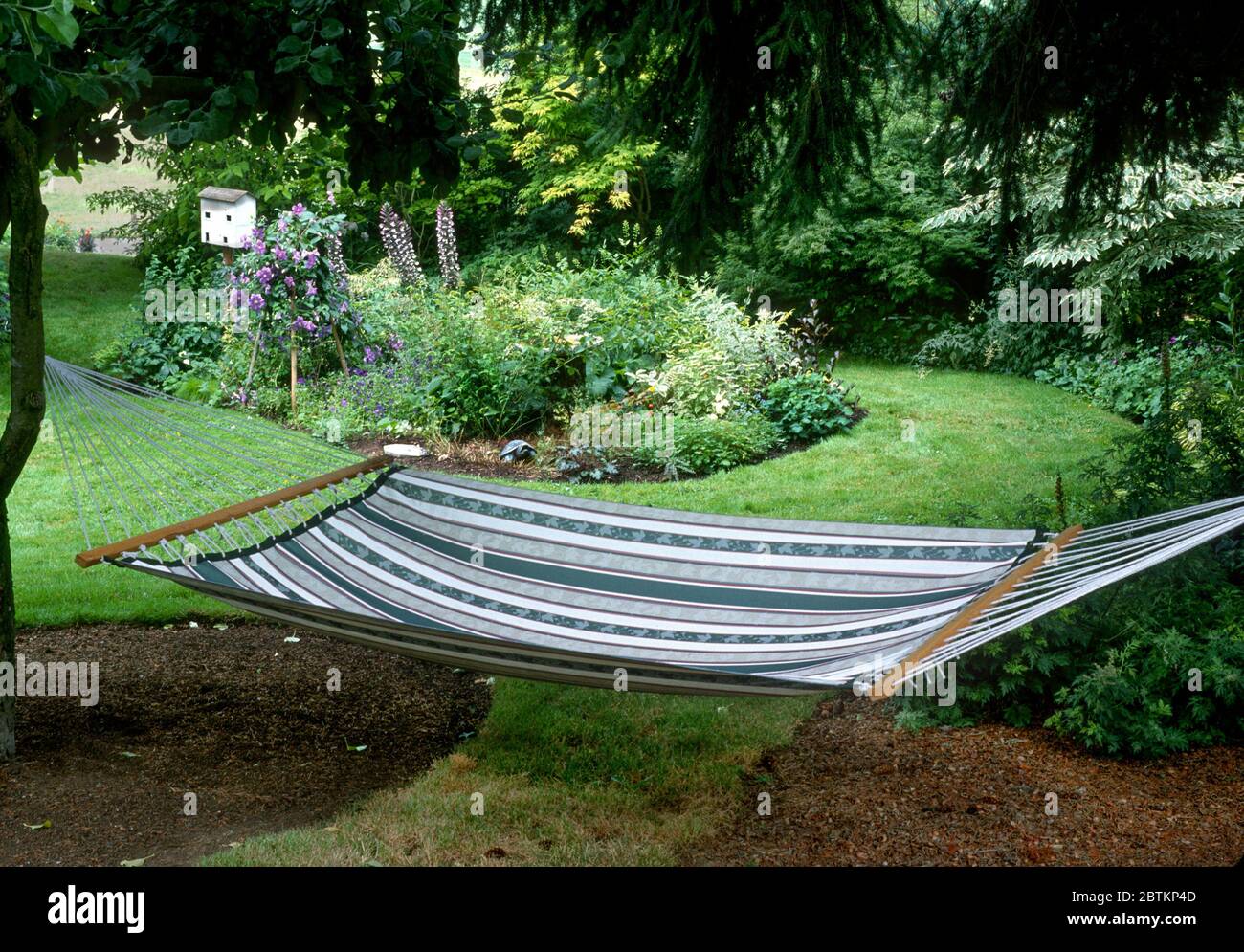 Relajación del jardín fotografías e imágenes de alta resolución - Alamy