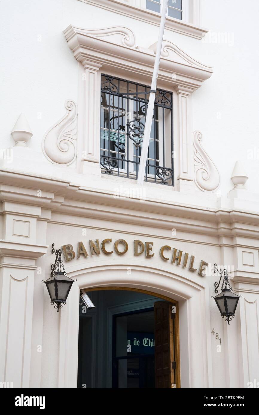 Banco de Chile (Banco de Chile) en la calle Balmaceda, Ciudad Colonial